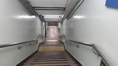 通道走廊地铁高铁拍摄视频视频的预览图
